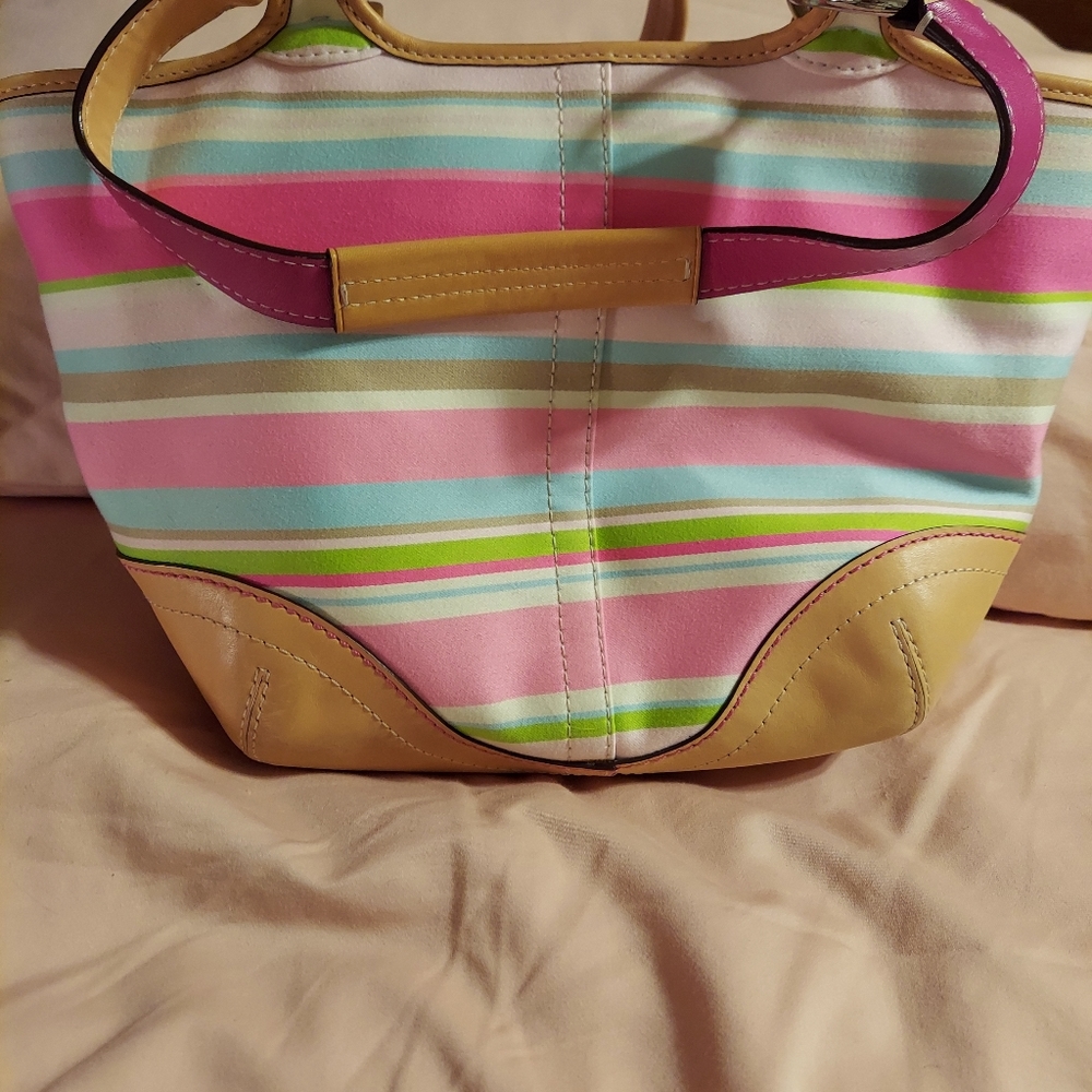 Pretty Coach Bag - Picture 2 of 15